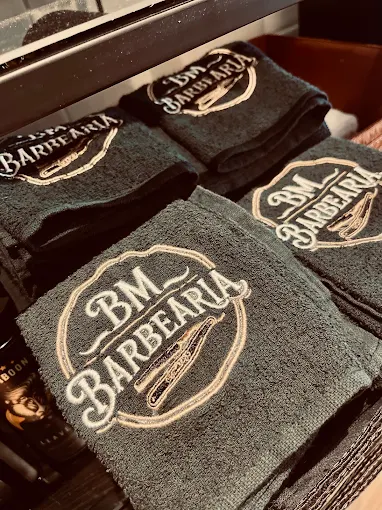 Toalhas com logo BM Barbearia bordado